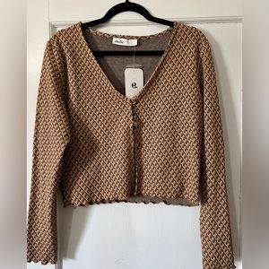 BUTTON-DOWN V-NECK CARDIGAN IN BROWN GEO
